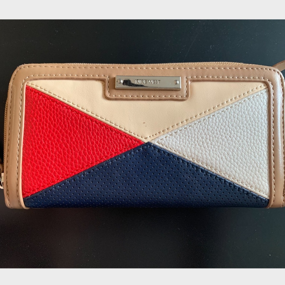 Multiple Pockets - Wallet - Nine West